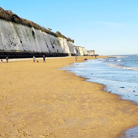 Vitamin Sea Beachfront Apartment Ramsgate - Sleeps 4 Exterior photo