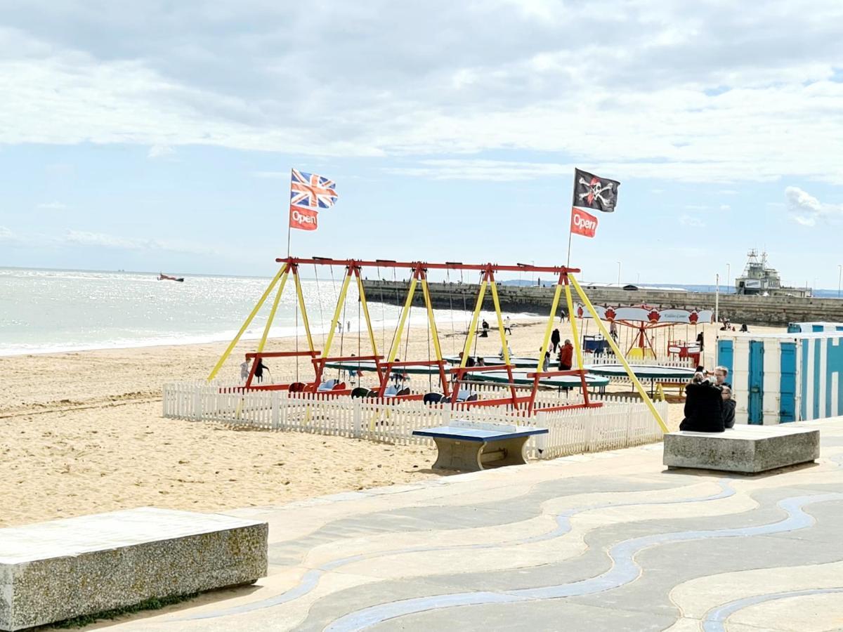 Vitamin Sea Beachfront Apartment Ramsgate - Sleeps 4 Exterior photo